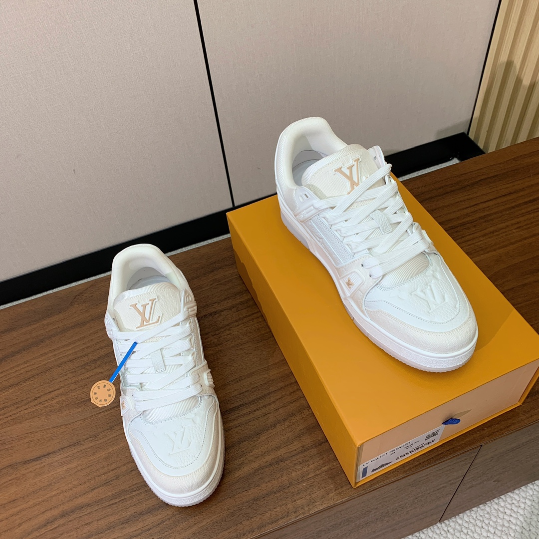 顶级品质🔸L*****V🔸TRAINER最好看的运动鞋。原版1:1精准复刻、细节很无敌、诚意满满、进口定