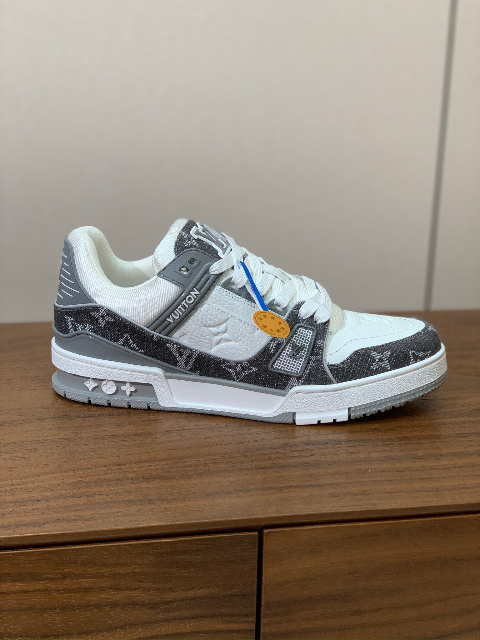 顶级品质🔸L*****V🔸TRAINER最好看的运动鞋。原版1:1精准复刻、细节很无敌、诚意满满、进口定