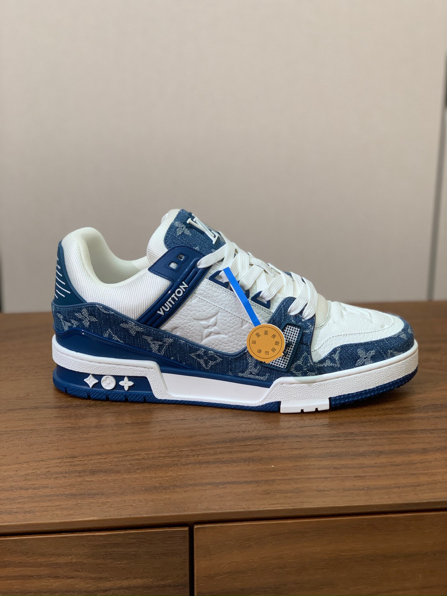 顶级品质🔸L*****V🔸TRAINER最好看的运动鞋。原版1:1精准复刻、细节很无敌、诚意满满、进口定