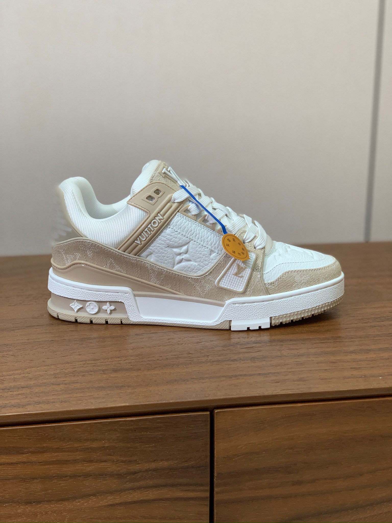 顶级品质🔸L*****V🔸TRAINER最好看的运动鞋。原版1:1精准复刻、细节很无敌、诚意满满、进口定