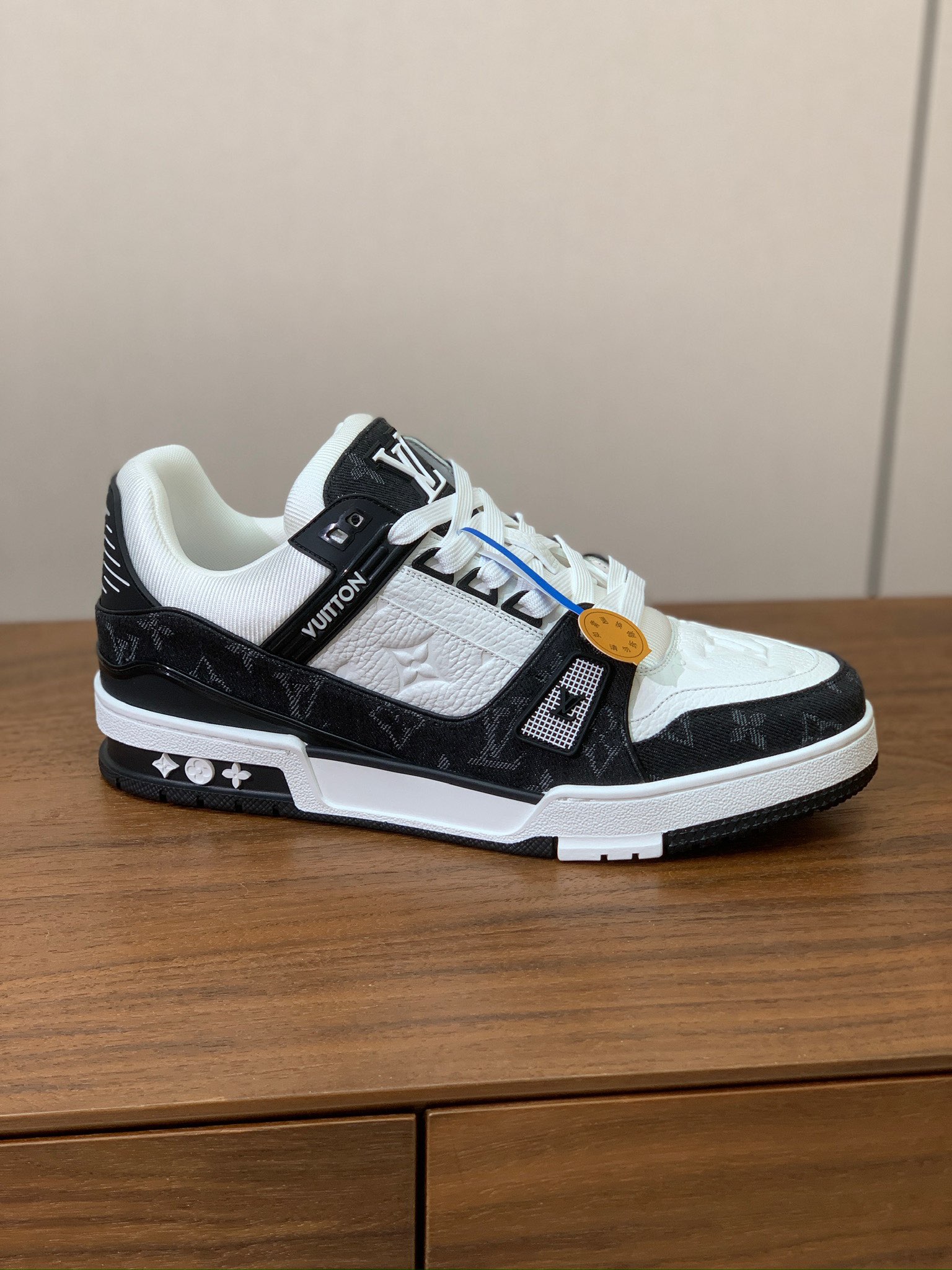 顶级品质🔸L*****V🔸TRAINER最好看的运动鞋。原版1:1精准复刻、细节很无敌、诚意满满、进口定