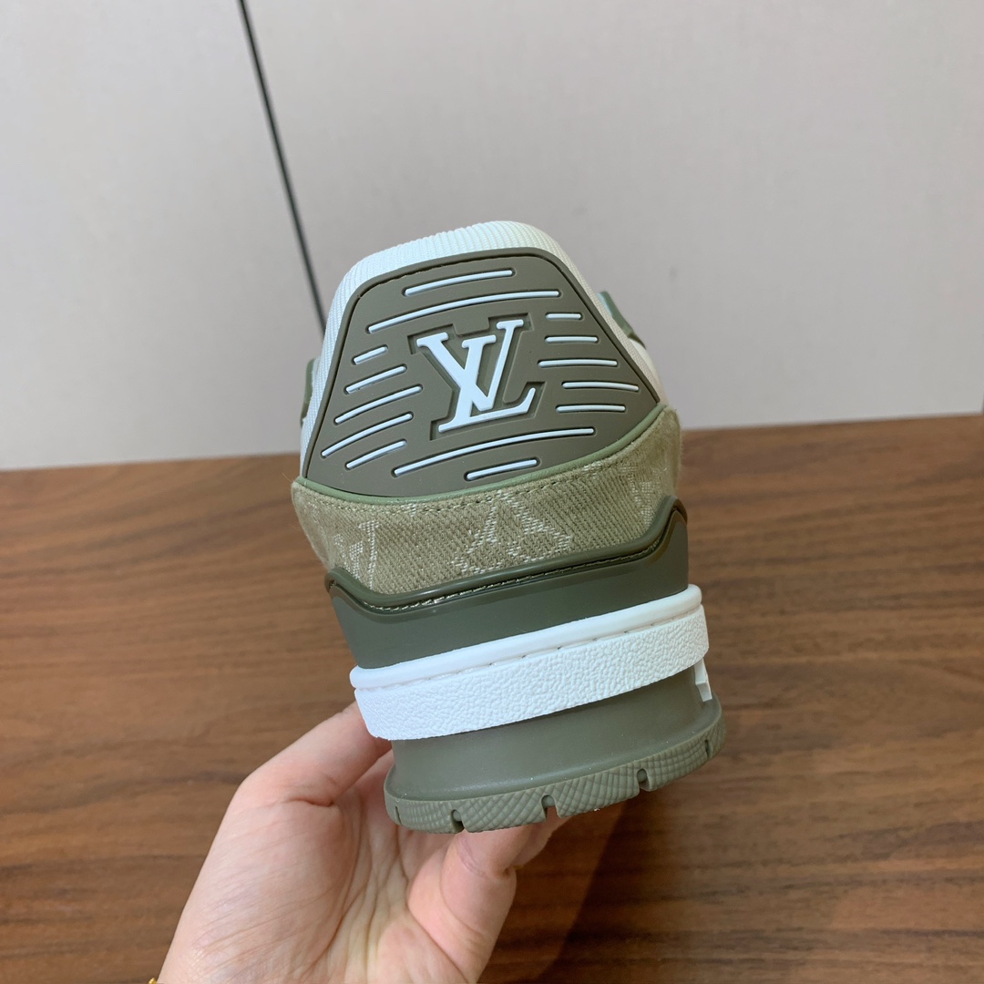 顶级品质🔸L*****V🔸TRAINER最好看的运动鞋。原版1:1精准复刻、细节很无敌、诚意满满、进口定
