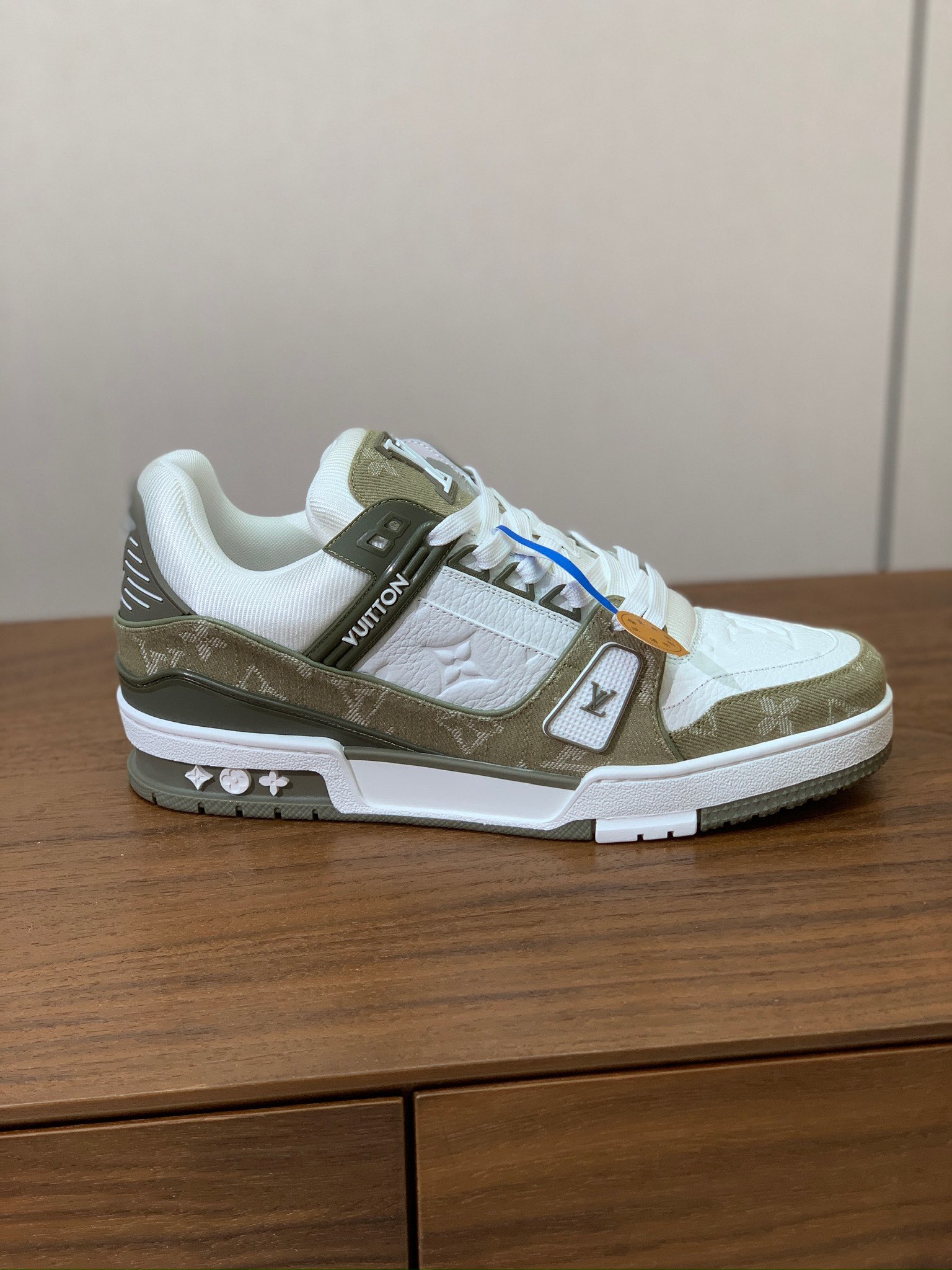 顶级品质🔸L*****V🔸TRAINER最好看的运动鞋。原版1:1精准复刻、细节很无敌、诚意满满、进口定
