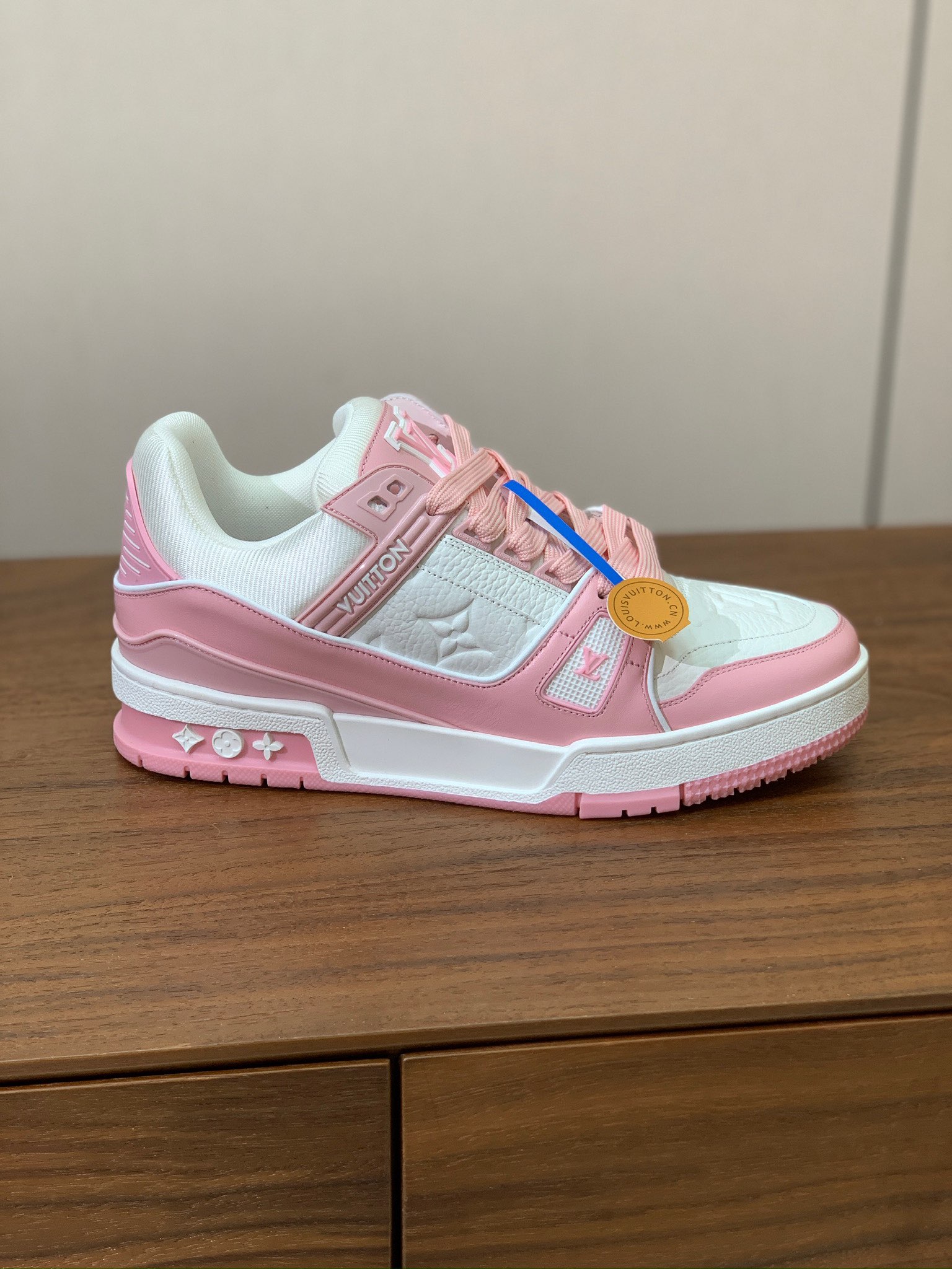 顶级品质🔸L*****V🔸TRAINER最好看的运动鞋。原版1:1精准复刻、细节很无敌、诚意满满、进口定