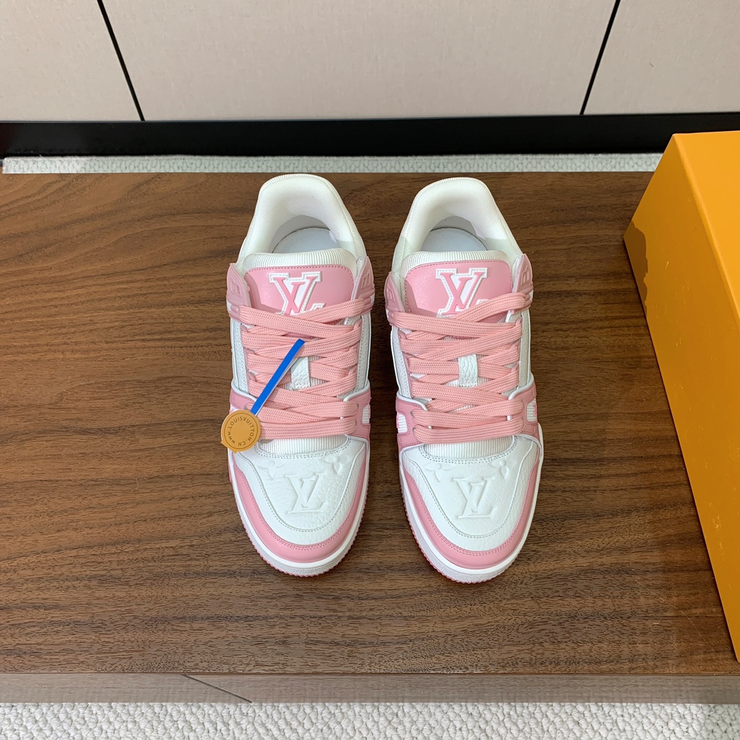 顶级品质🔸L*****V🔸TRAINER最好看的运动鞋。原版1:1精准复刻、细节很无敌、诚意满满、进口定