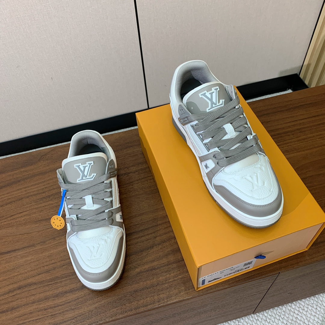 顶级品质🔸L*****V🔸TRAINER最好看的运动鞋。原版1:1精准复刻、细节很无敌、诚意满满、进口定