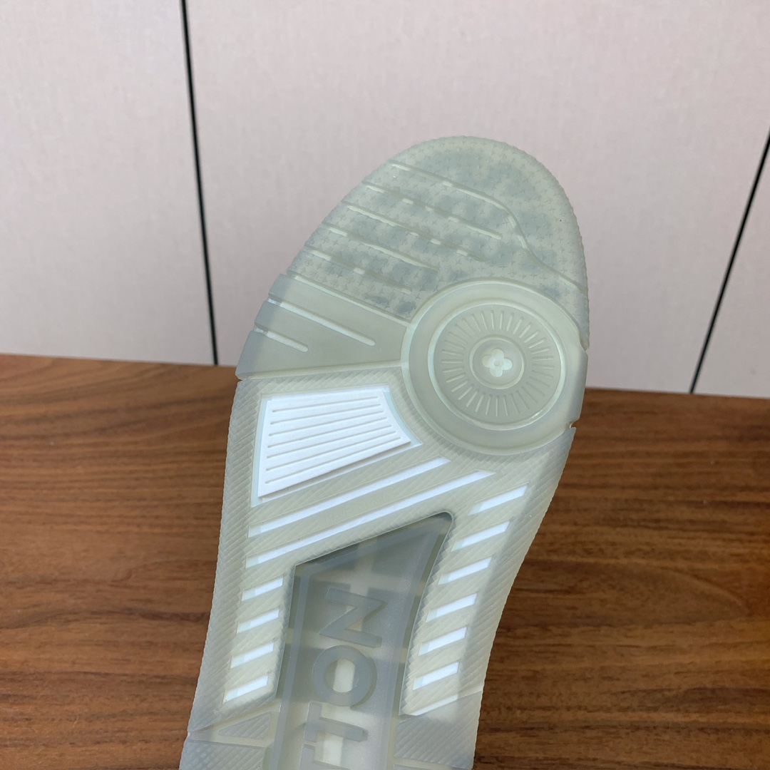 顶级品质🔸L*****V🔸TRAINER最好看的运动鞋。原版1:1精准复刻、细节很无敌、诚意满满、进口定