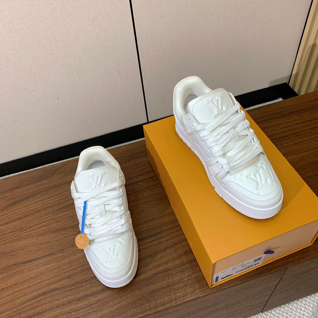 顶级品质🔸L*****V🔸TRAINER最好看的运动鞋。原版1:1精准复刻、细节很无敌、诚意满满、进口定
