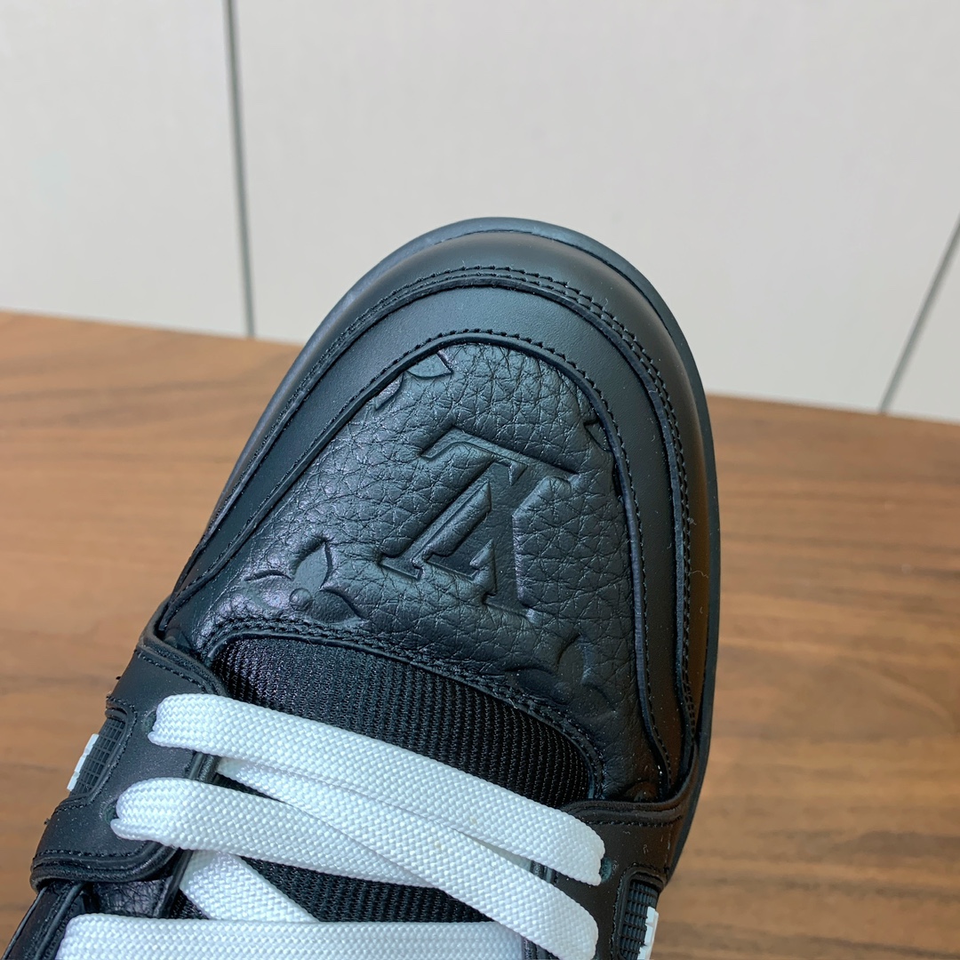 顶级品质🔸L*****V🔸TRAINER最好看的运动鞋。原版1:1精准复刻、细节很无敌、诚意满满、进口定