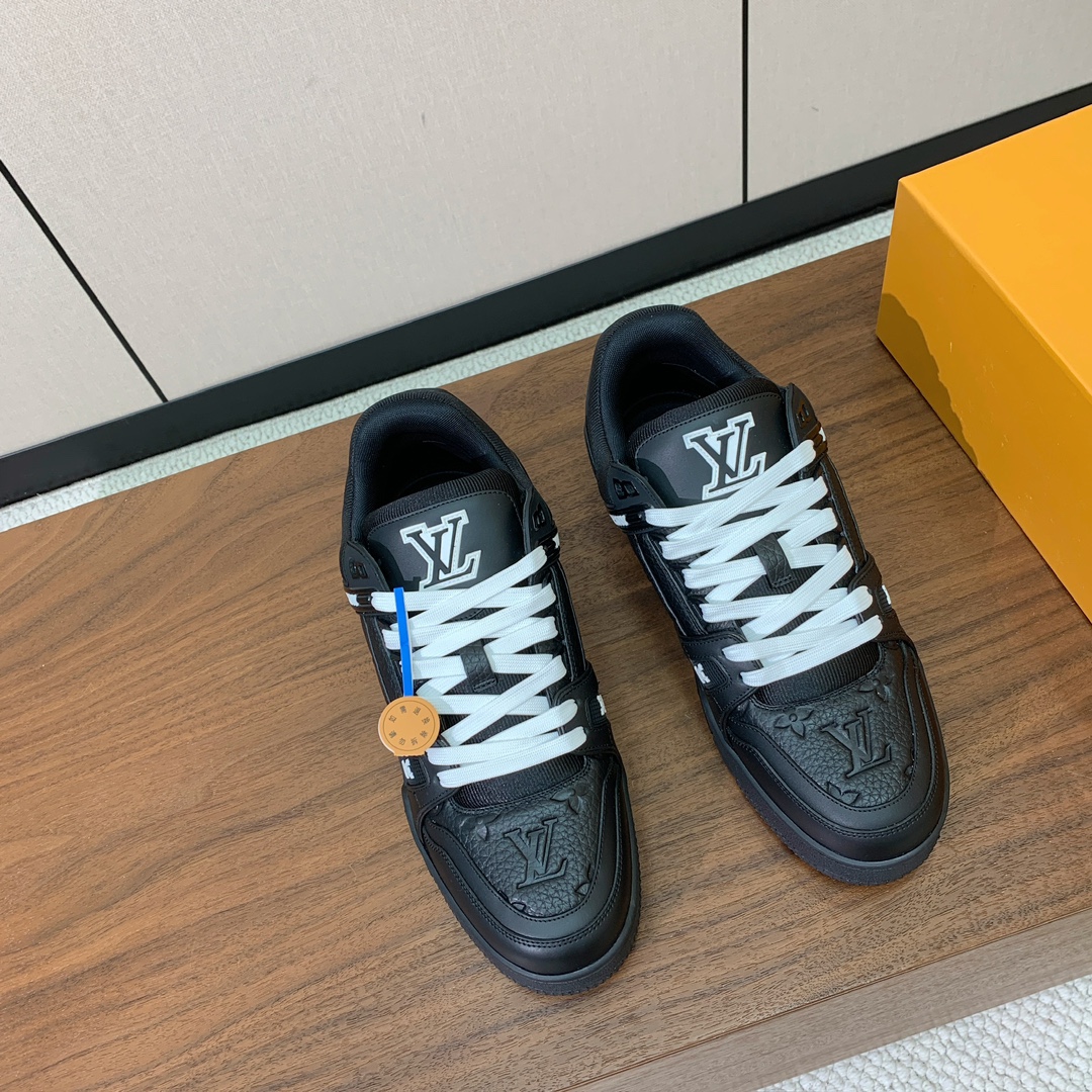 顶级品质🔸L*****V🔸TRAINER最好看的运动鞋。原版1:1精准复刻、细节很无敌、诚意满满、进口定