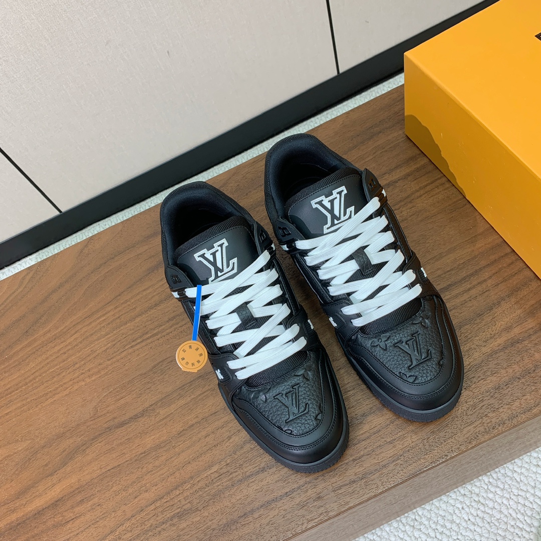 顶级品质🔸L*****V🔸TRAINER最好看的运动鞋。原版1:1精准复刻、细节很无敌、诚意满满、进口定