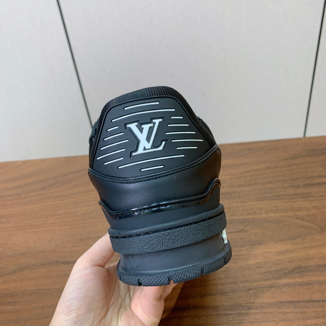顶级品质🔸L*****V🔸TRAINER最好看的运动鞋。原版1:1精准复刻、细节很无敌、诚意满满、进口定