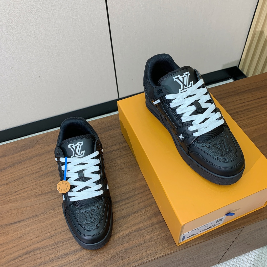 顶级品质🔸L*****V🔸TRAINER最好看的运动鞋。原版1:1精准复刻、细节很无敌、诚意满满、进口定