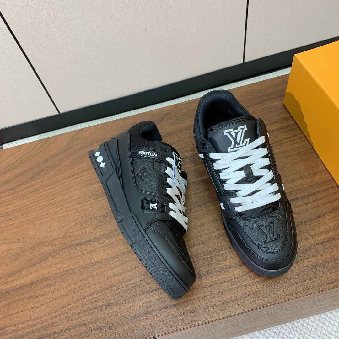 顶级品质🔸L*****V🔸TRAINER最好看的运动鞋。原版1:1精准复刻、细节很无敌、诚意满满、进口定
