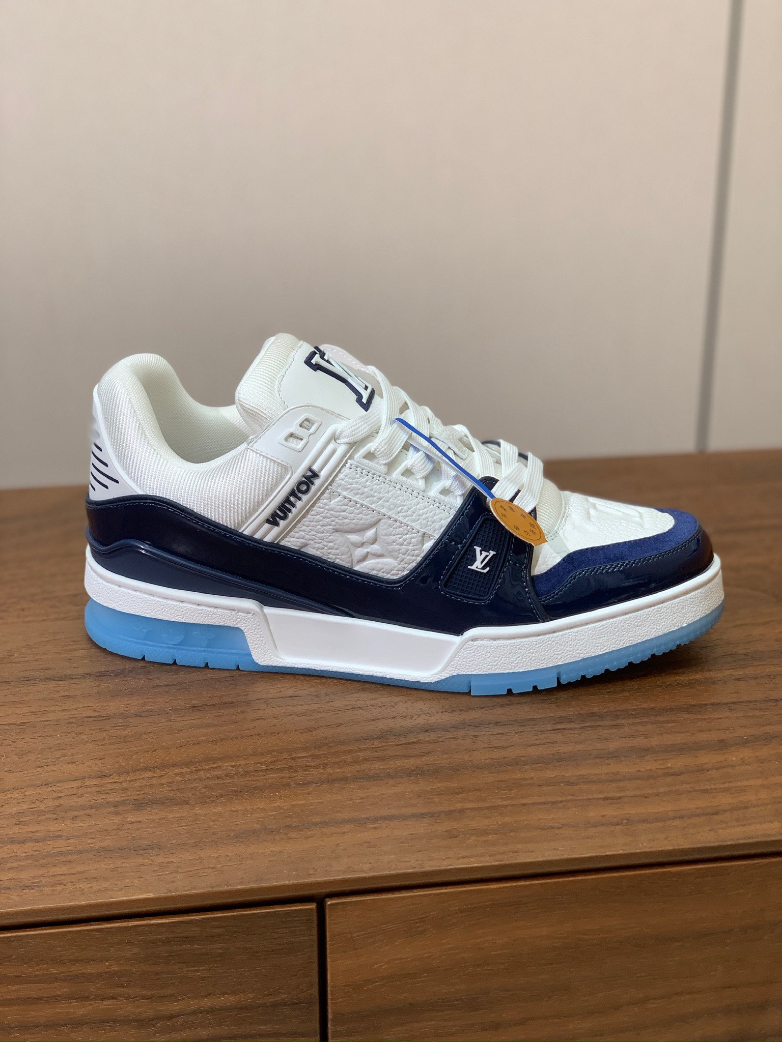顶级品质🔸L*****V🔸TRAINER最好看的运动鞋。原版1:1精准复刻、细节很无敌、诚意满满、进口定