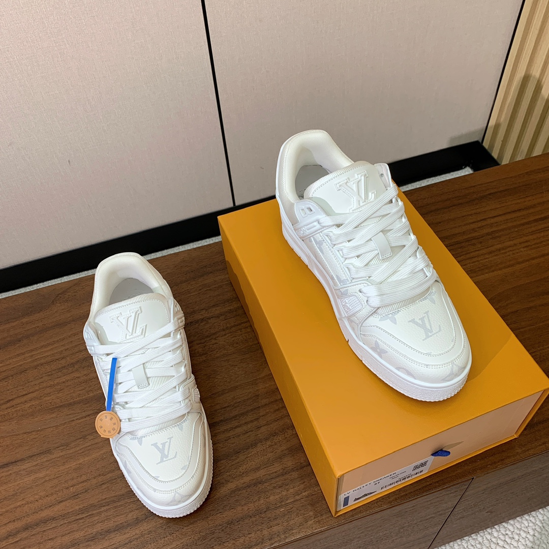 顶级品质🔸L*****V🔸TRAINER最好看的运动鞋。原版1:1精准复刻、细节很无敌、诚意满满、进口定