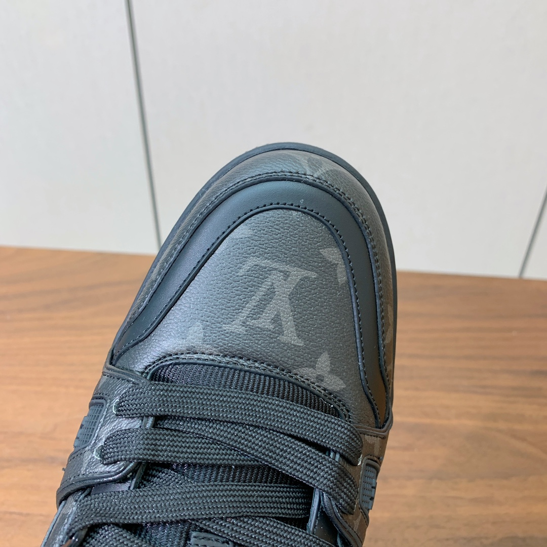 顶级品质🔸L*****V🔸TRAINER最好看的运动鞋。原版1:1精准复刻、细节很无敌、诚意满满、进口定