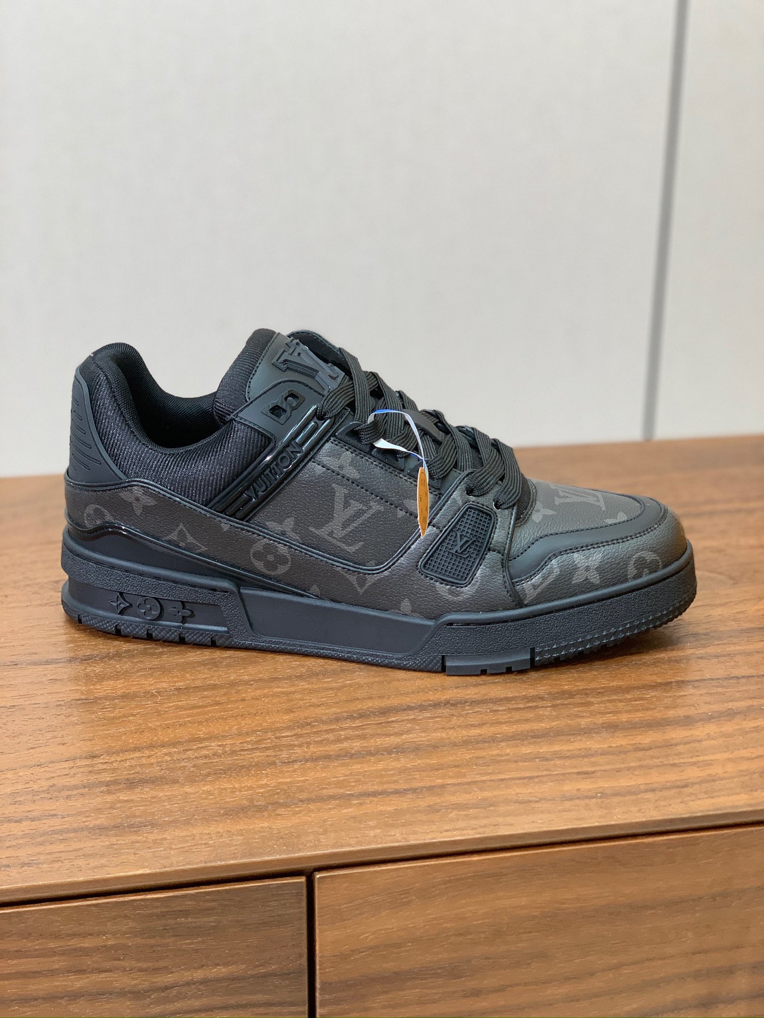 顶级品质🔸L*****V🔸TRAINER最好看的运动鞋。原版1:1精准复刻、细节很无敌、诚意满满、进口定