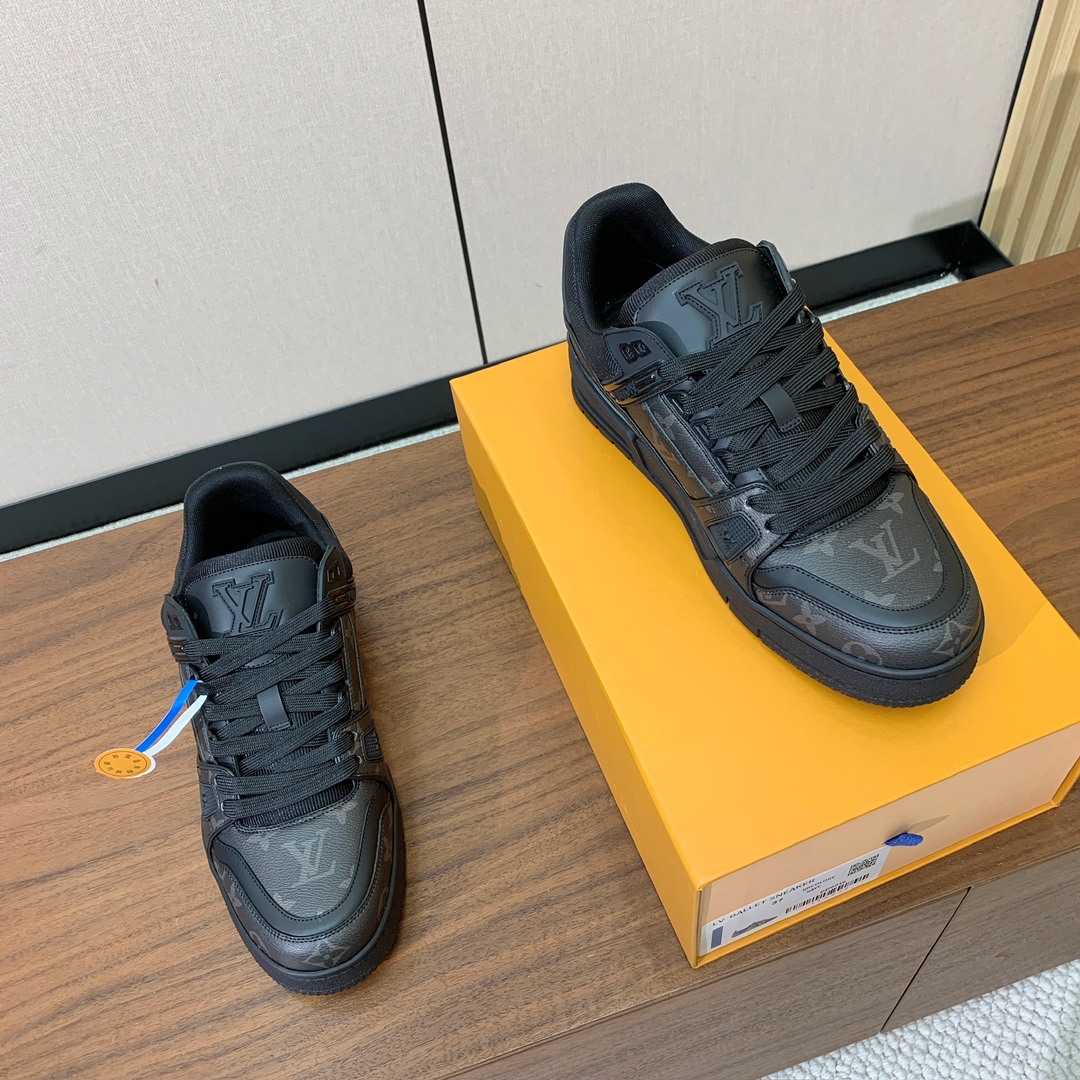 顶级品质🔸L*****V🔸TRAINER最好看的运动鞋。原版1:1精准复刻、细节很无敌、诚意满满、进口定