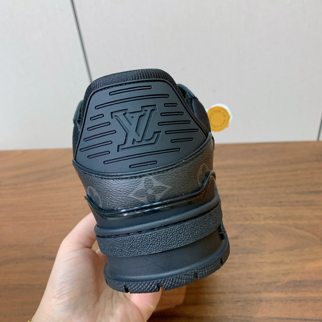顶级品质🔸L*****V🔸TRAINER最好看的运动鞋。原版1:1精准复刻、细节很无敌、诚意满满、进口定
