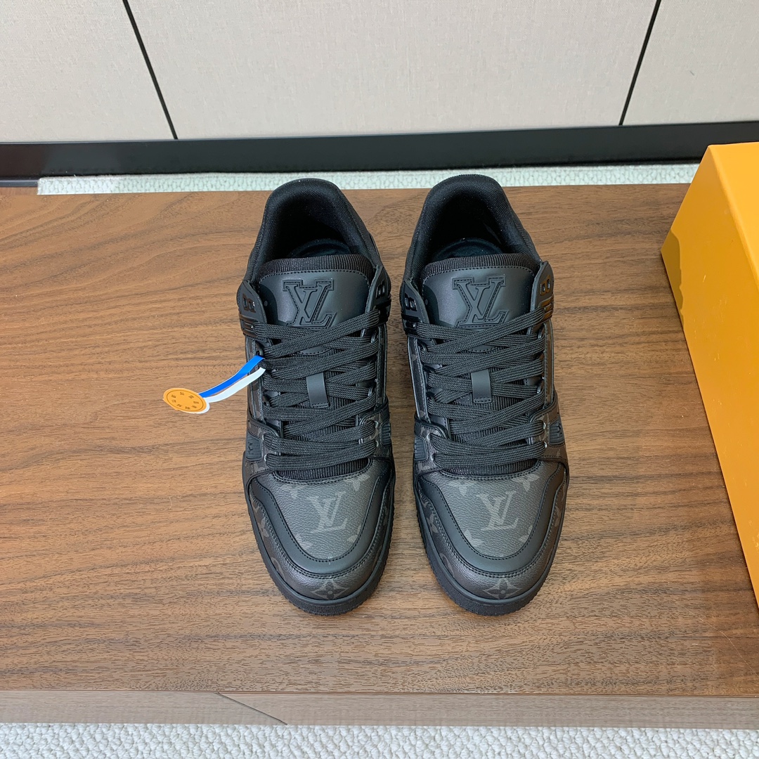 顶级品质🔸L*****V🔸TRAINER最好看的运动鞋。原版1:1精准复刻、细节很无敌、诚意满满、进口定
