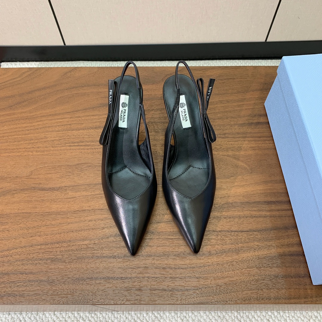 NO:723091,【Pra*a】Back empty shoes. Original last, top quality. Upper cowhide, patent leather. Imported sheepskin lining and feet. Genuine leather outsole, heel height 7.5cm, size 35-41 (40, 41 customized, non-refundable) batch, sandals, prada, sandals, cowhide, sheepskin, Leather soles19860909【Pra*a】后空单鞋.原版套楦,顶级品质.鞋面牛皮、漆皮.进口羊皮内里及垫脚.真皮大底,跟高7.5cm 码数35-41（40、41定做不退换） 批,凉鞋,prada,sandals,cowhide,sheepskin,Leather soles,Women's Shoes