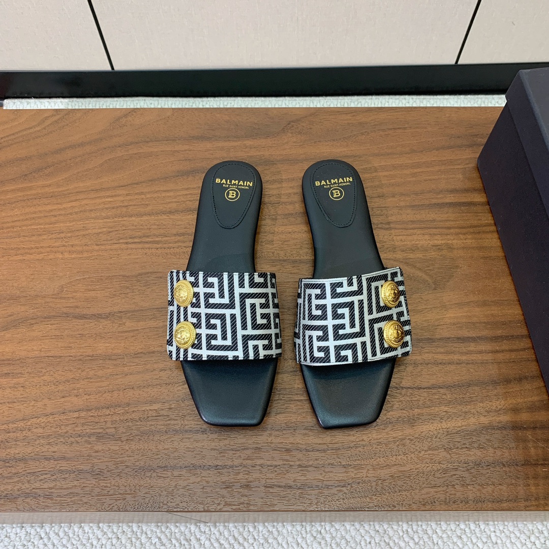 NO:723076,【Bal*ain】Flat slippers. More and more chic and outstanding, with invincible aura and invincible good looks. Original customized logo cloth on the upper. Original molded metal buckle, cowhide feet. Genuine leather outsole imported from Italy. Size: 36-42 (customized 40, 41, 42 are not returnable) batch, slippers, slippers, cowhide, Leather soles19860909【Bal*ain】平底拖鞋.愈发別致出众,无敌气场、无敌好看.鞋面原版定制Logo布.原版开模金属扣,牛皮垫脚.意大利进口真皮大底. 码数: 36-42（40、41、42定制不退换） 批,拖鞋,slippers,cowhide,Leather soles,Women's Shoes