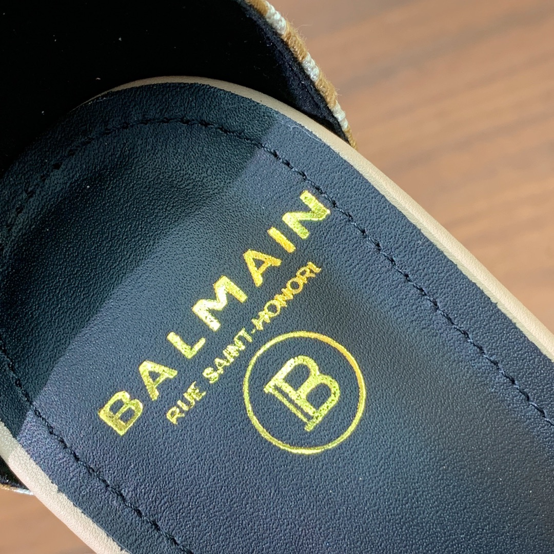 【Bal*ain】水台凉鞋。愈发別致出众，无敌气场、无敌好看。鞋面定制原版Logo布➕原版鞋跟，水台开模