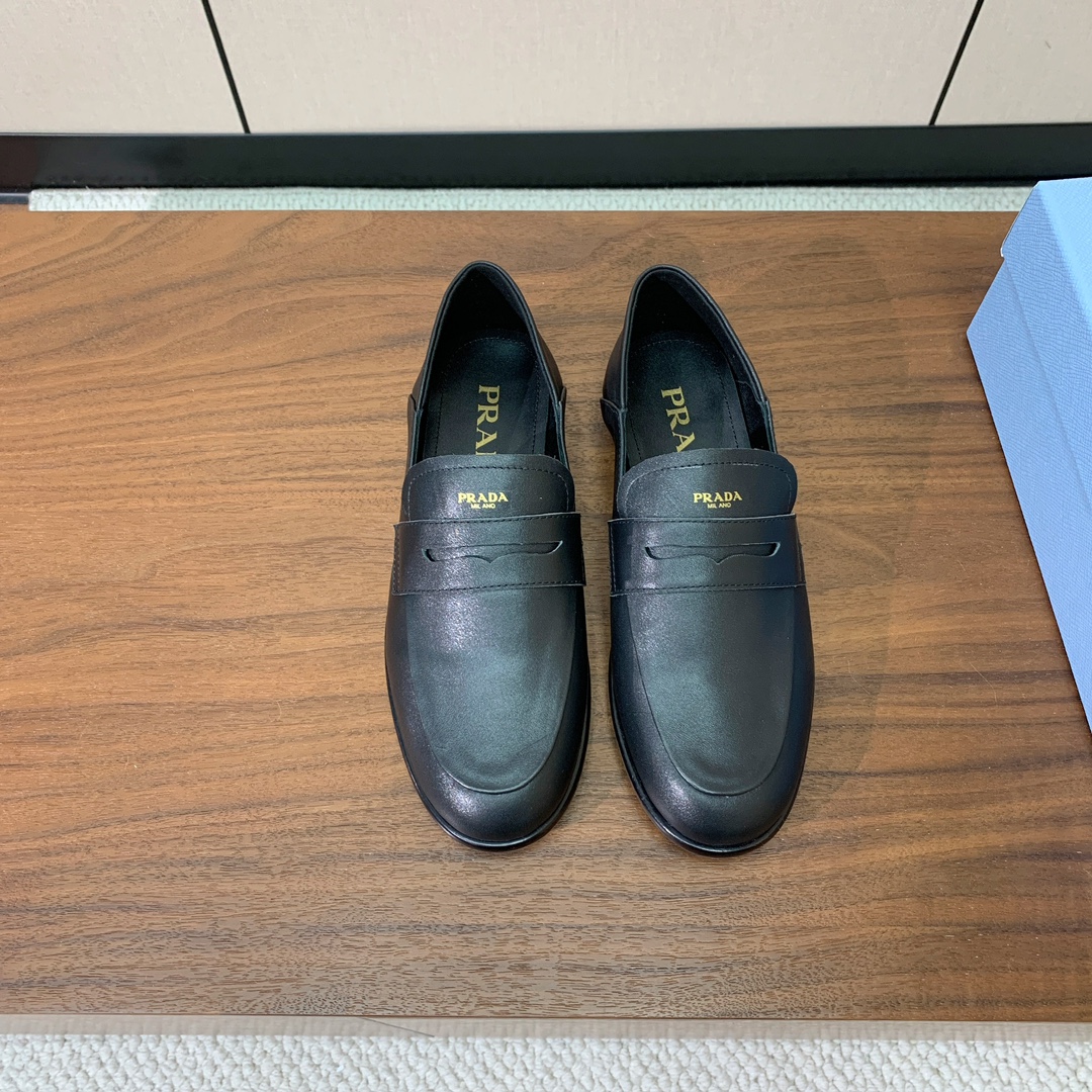 NO:723057,[Prad*] Two-wear loafers. Calfskin upper, sheepskin lining and foot pads. Genuine leather outsole. Size 35-41 (40 and 41 customizations are non-refundable). Batch, loafers, prada, loafers, cowhide, sheepskin, Leather soles19860909【Prad*】两穿乐福鞋.鞋面小牛皮,羊皮内里及垫脚.真皮大底. 码数35-41（40、41定制不退换） 批,乐福鞋,prada,loafers,cowhide,sheepskin,Leather soles,Women's Shoes