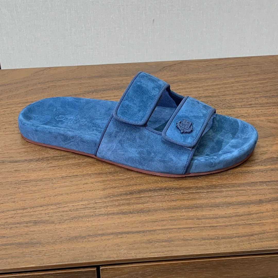 【Loro Piana】男款拖鞋。意大利顶级羊绒复古优雅低调奢华。时尚性与皮料实用性同样兼具依然全网最高