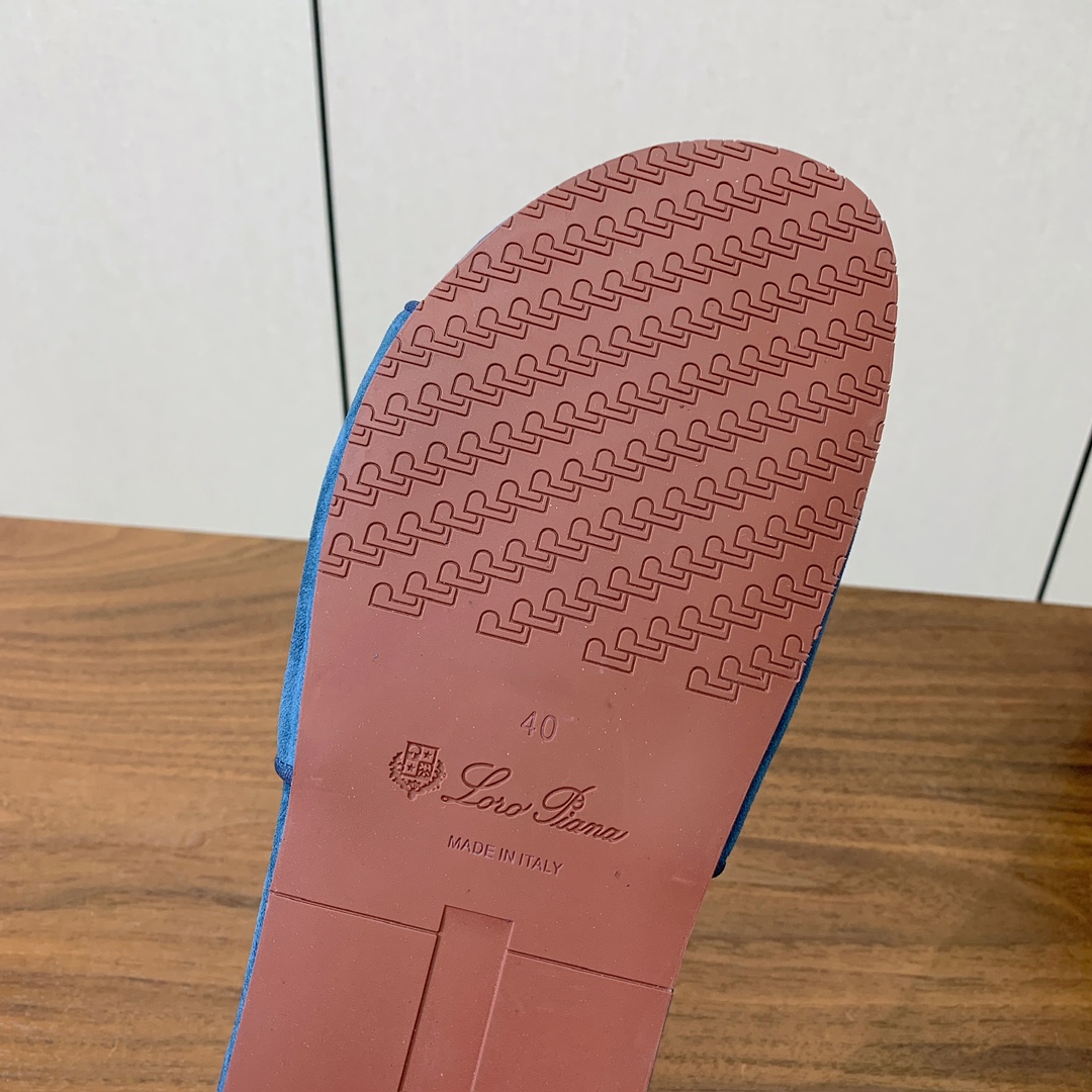 【Loro Piana】男款拖鞋。意大利顶级羊绒复古优雅低调奢华。时尚性与皮料实用性同样兼具依然全网最高