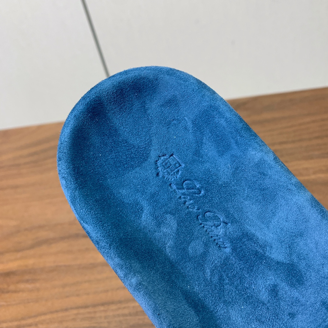 【Loro Piana】男款拖鞋。意大利顶级羊绒复古优雅低调奢华。时尚性与皮料实用性同样兼具依然全网最高