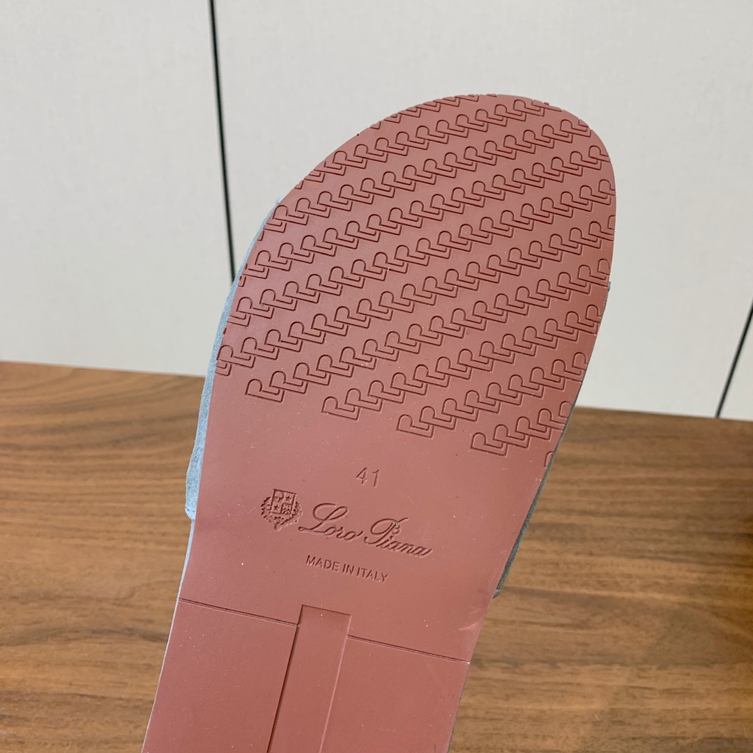 【Loro Piana】男款拖鞋。意大利顶级羊绒复古优雅低调奢华。时尚性与皮料实用性同样兼具依然全网最高