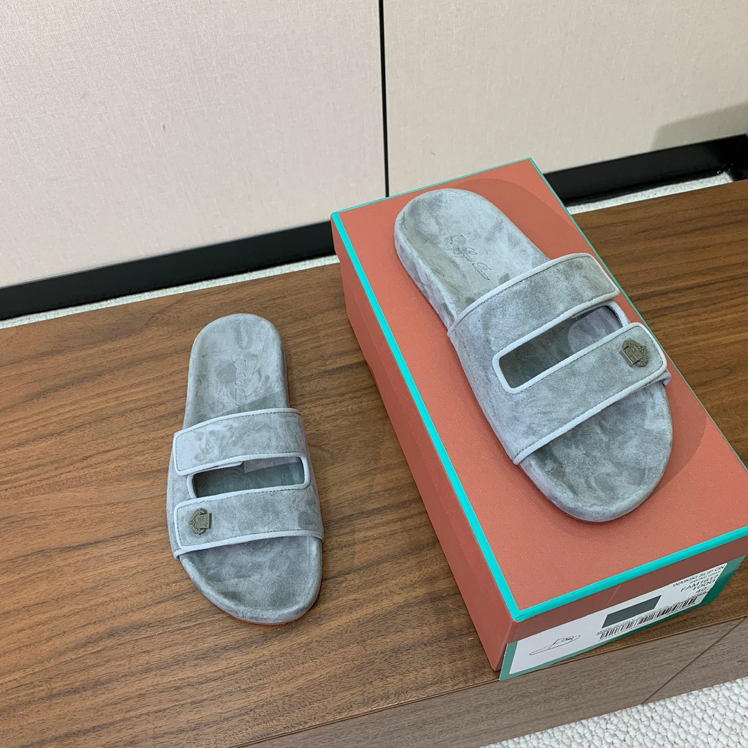 【Loro Piana】男款拖鞋。意大利顶级羊绒复古优雅低调奢华。时尚性与皮料实用性同样兼具依然全网最高