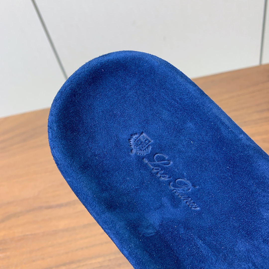 【Loro Piana】男款拖鞋。意大利顶级羊绒复古优雅低调奢华。时尚性与皮料实用性同样兼具依然全网最高