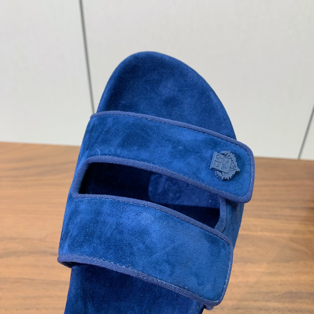 【Loro Piana】男款拖鞋。意大利顶级羊绒复古优雅低调奢华。时尚性与皮料实用性同样兼具依然全网最高