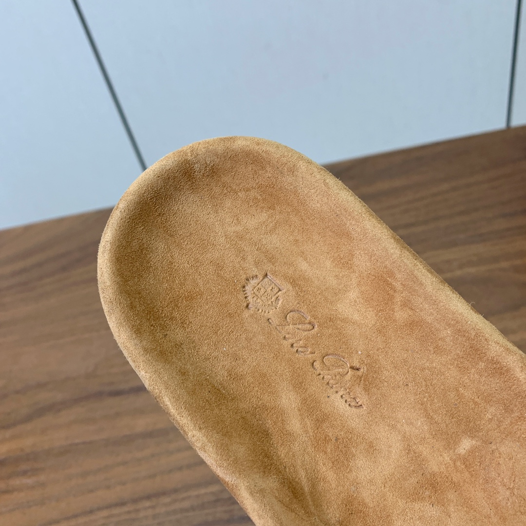 【Loro Piana】男款拖鞋。意大利顶级羊绒复古优雅低调奢华。时尚性与皮料实用性同样兼具依然全网最高