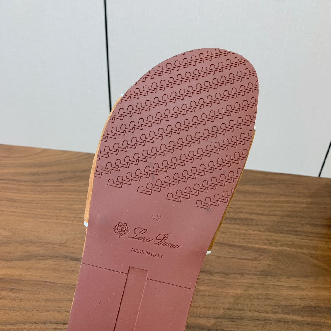 【Loro Piana】男款拖鞋。意大利顶级羊绒复古优雅低调奢华。时尚性与皮料实用性同样兼具依然全网最高