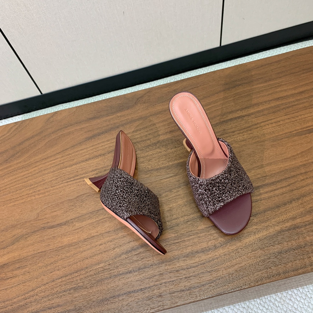 【Amina Muaddi】 编织面拖鞋。鞋面定制编织。羊皮垫脚，注塑真皮大底。跟高10cm 码数：35