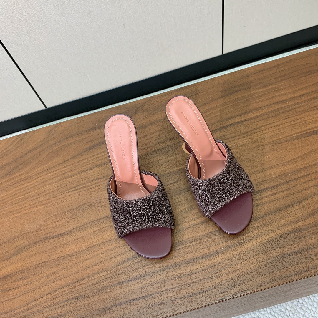 【Amina Muaddi】 编织面拖鞋。鞋面定制编织。羊皮垫脚，注塑真皮大底。跟高10cm 码数：35