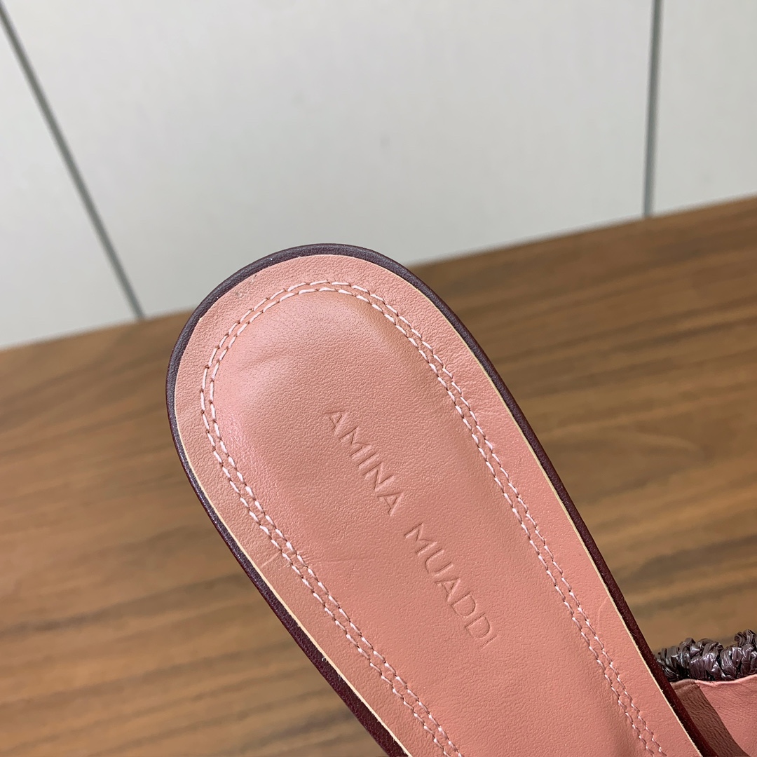 【Amina Muaddi】 编织面拖鞋。鞋面定制编织。羊皮垫脚，注塑真皮大底。跟高10cm 码数：35