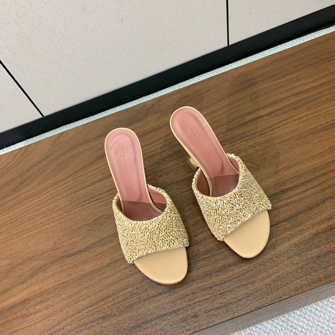 【Amina Muaddi】 编织面拖鞋。鞋面定制编织。羊皮垫脚，注塑真皮大底。跟高10cm 码数：35