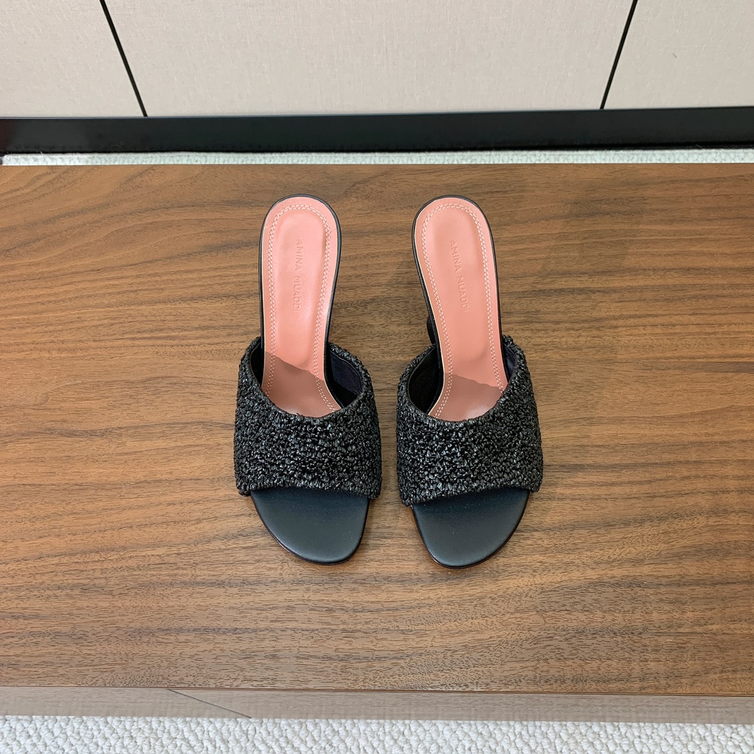 【Amina Muaddi】 编织面拖鞋。鞋面定制编织。羊皮垫脚，注塑真皮大底。跟高10cm 码数：35
