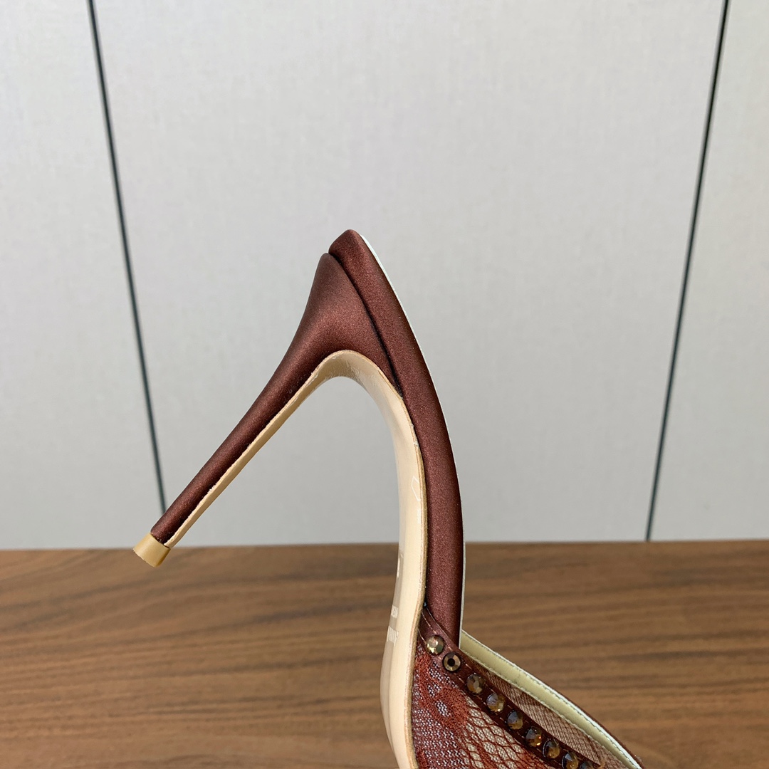 【Anderea Wazen】蕾丝拖鞋。纯手工蕾丝折叠工艺，非常的美，上脚无敌了。鞋面进口真丝+蕾丝。羊