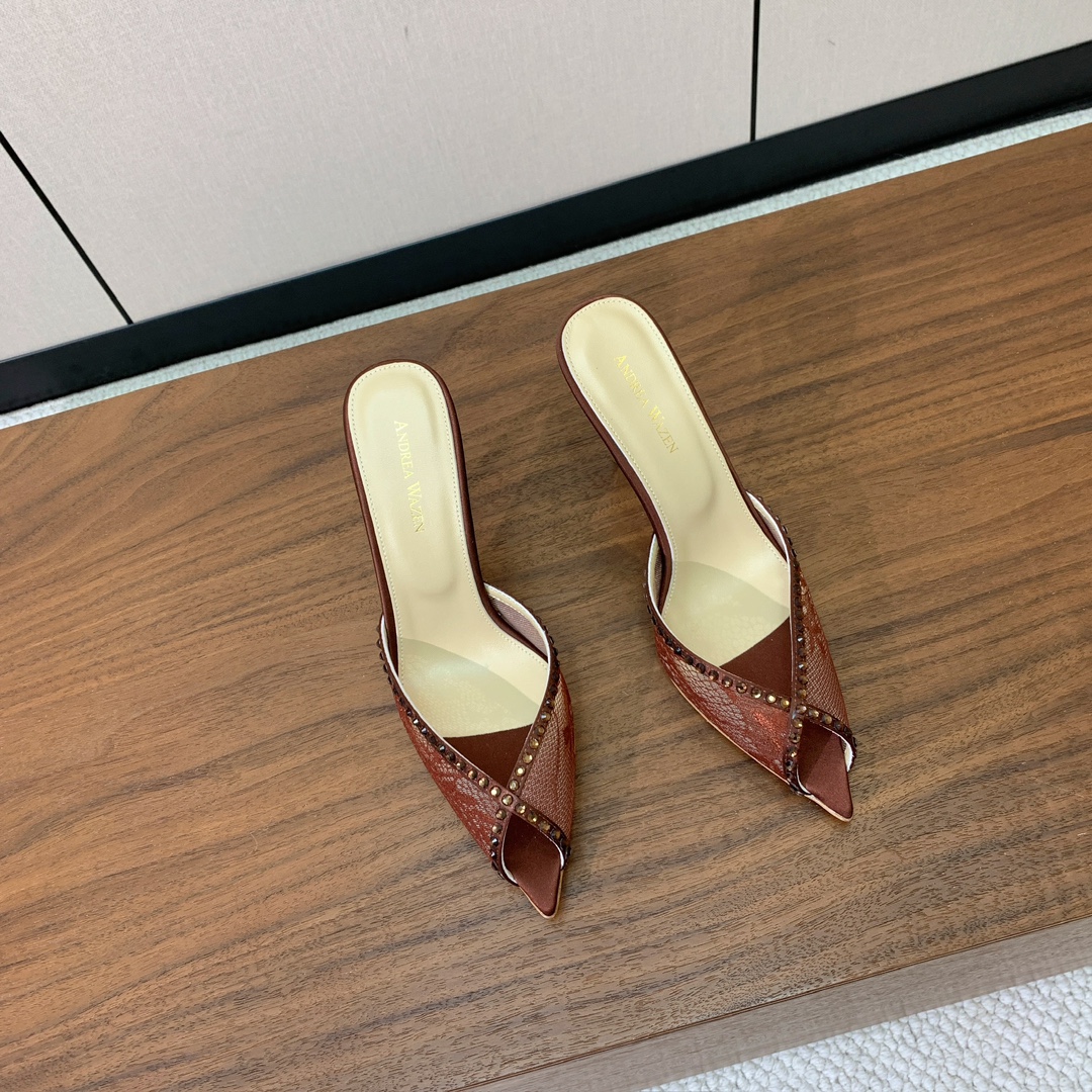 【Anderea Wazen】蕾丝拖鞋。纯手工蕾丝折叠工艺，非常的美，上脚无敌了。鞋面进口真丝+蕾丝。羊