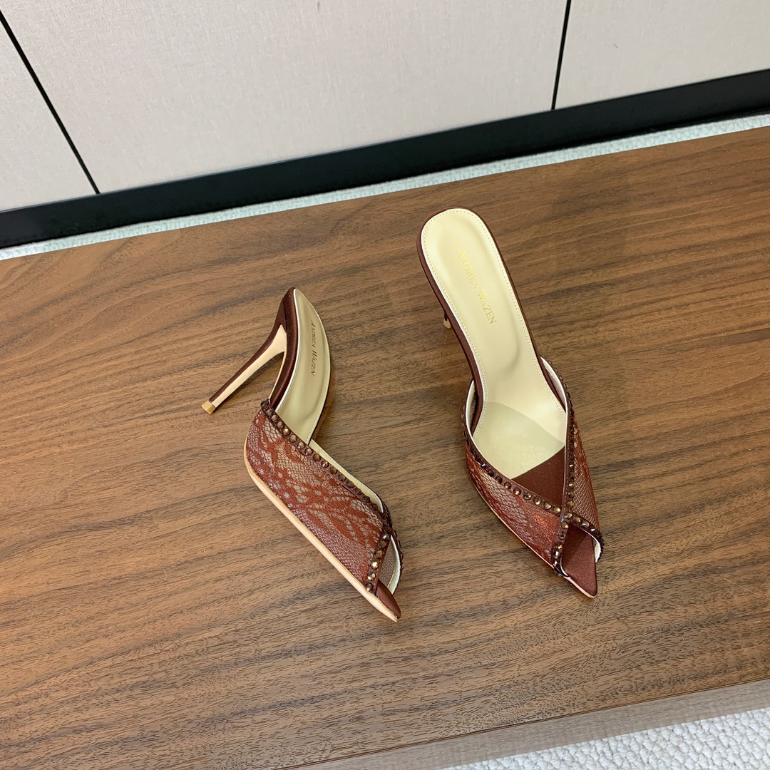【Anderea Wazen】蕾丝拖鞋。纯手工蕾丝折叠工艺，非常的美，上脚无敌了。鞋面进口真丝+蕾丝。羊