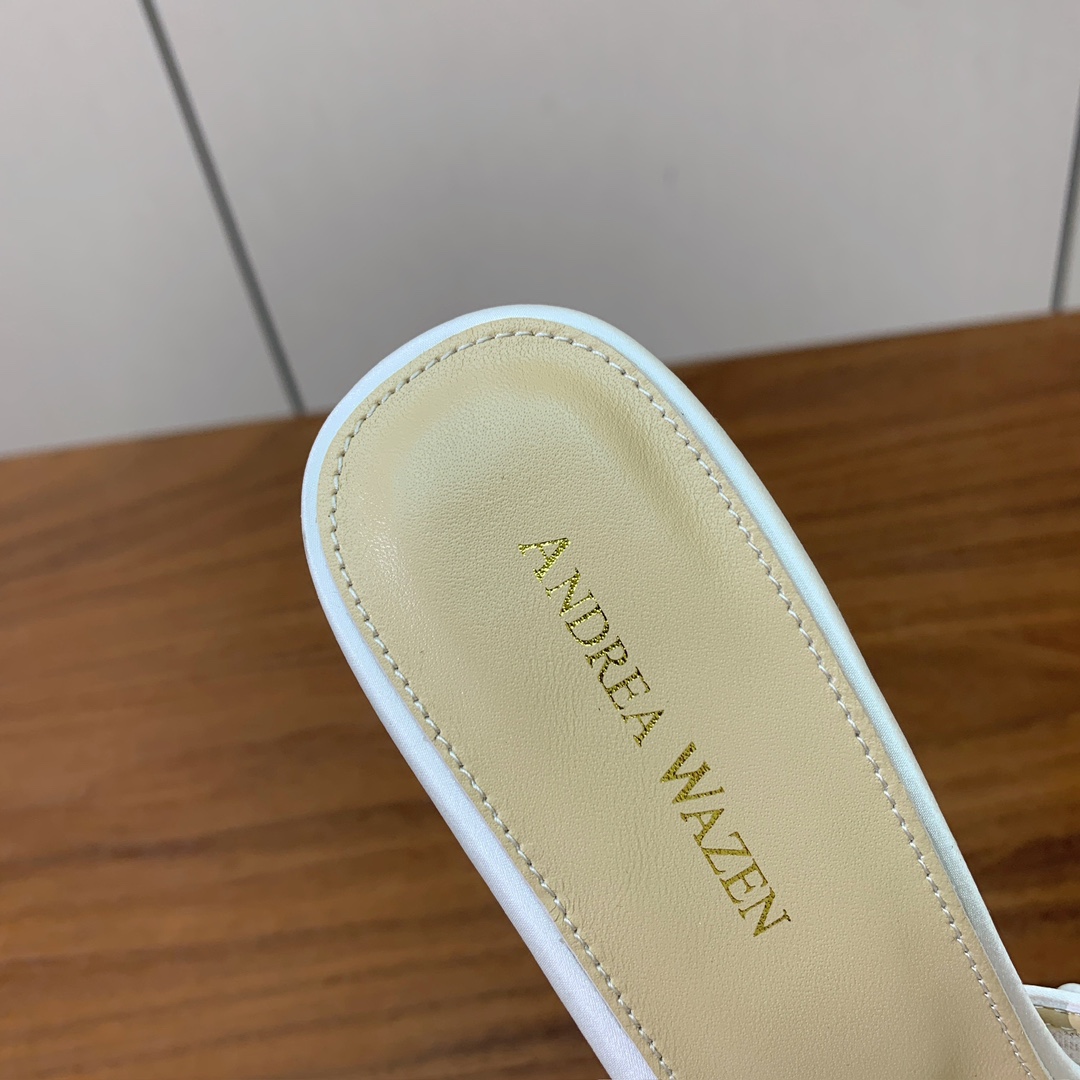 【Anderea Wazen】蕾丝拖鞋。纯手工蕾丝折叠工艺，非常的美，上脚无敌了。鞋面进口真丝+蕾丝。羊