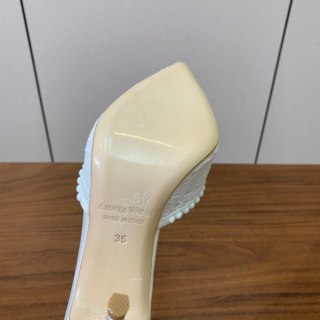 【Anderea Wazen】蕾丝拖鞋。纯手工蕾丝折叠工艺，非常的美，上脚无敌了。鞋面进口真丝+蕾丝。羊
