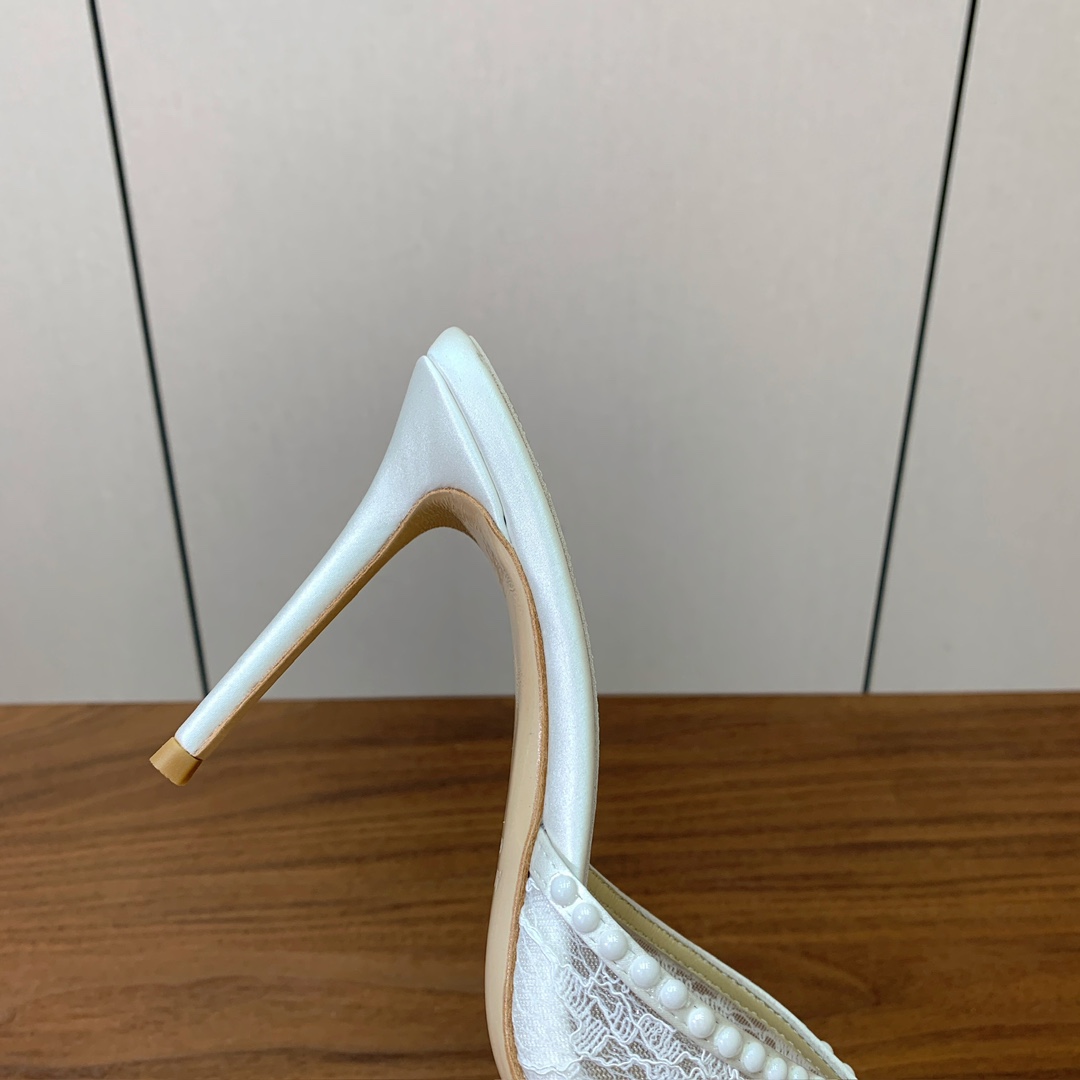 【Anderea Wazen】蕾丝拖鞋。纯手工蕾丝折叠工艺，非常的美，上脚无敌了。鞋面进口真丝+蕾丝。羊