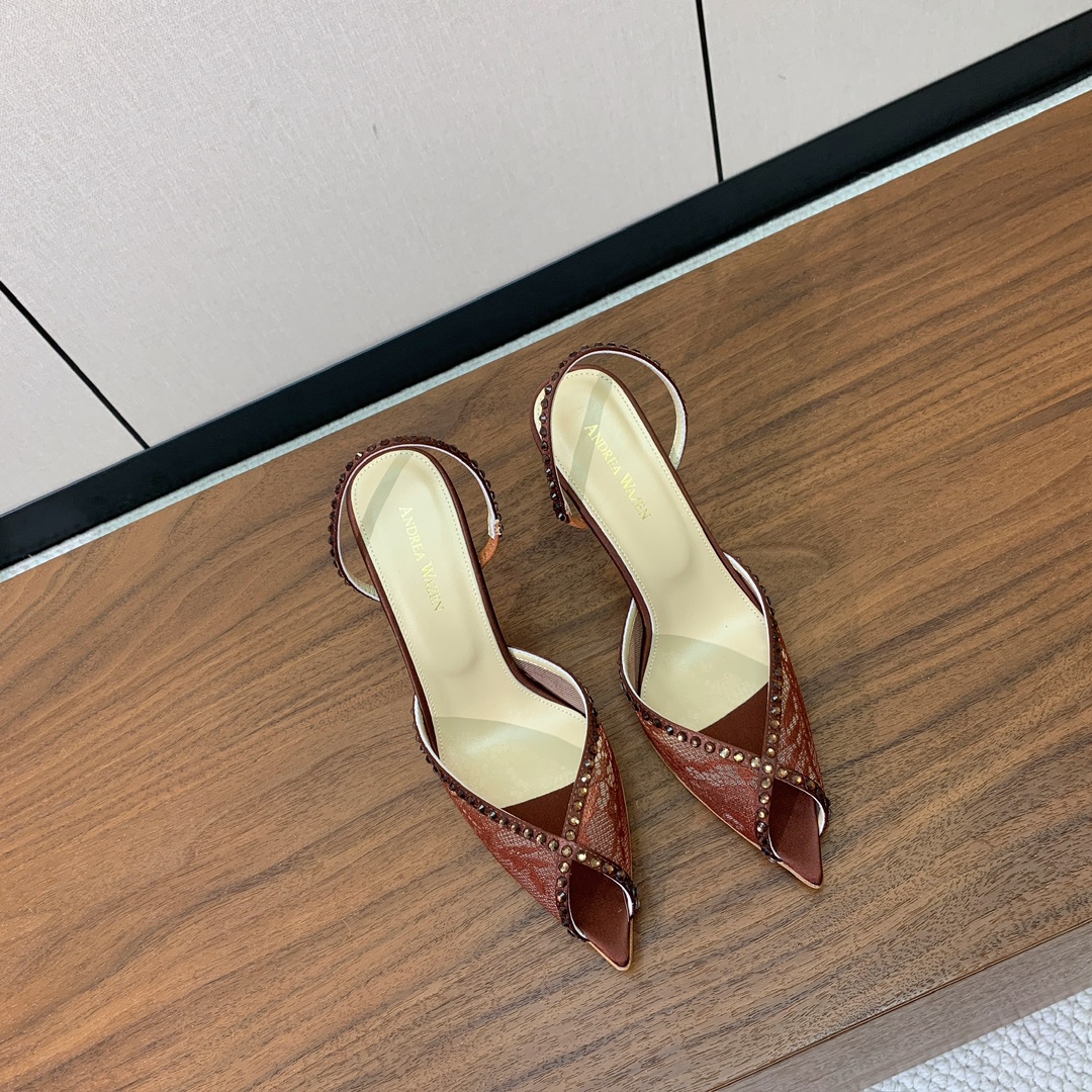 【Anderea Wazen】蕾丝凉鞋。纯手工蕾丝折叠工艺，非常的美，上脚无敌了。鞋面进口真丝+蕾丝。羊